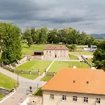 Dum Hostu Klaster 3*