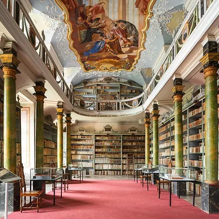 Dům Hostů Klášter Hotel 3*