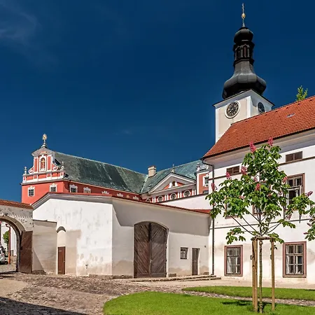 Hotel Dům Hostů Klášter 3*