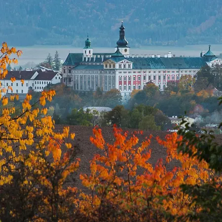 Dům Hostů Klášter Hotel