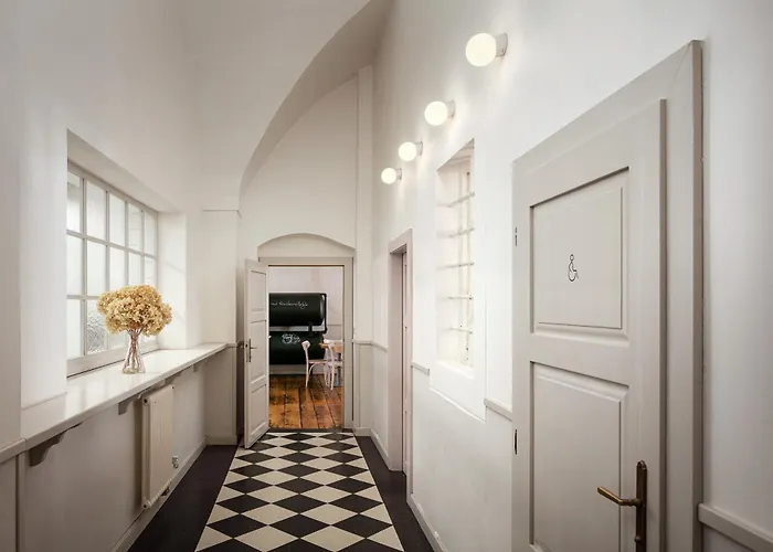 Dum Hostu Klaster Broumov