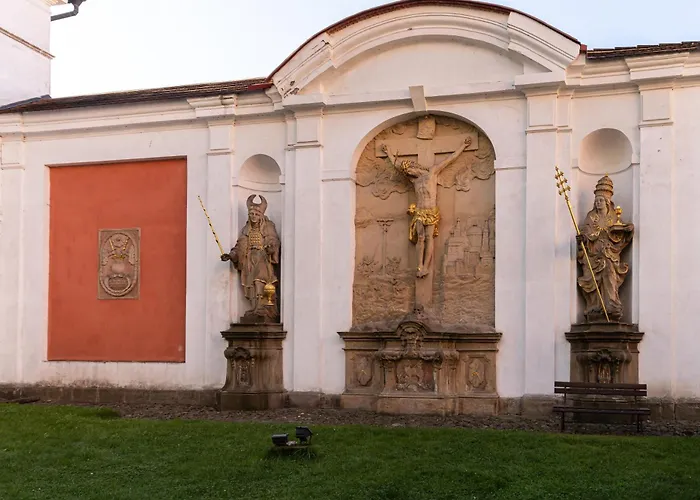 Hotel Dum Hostu Klaster